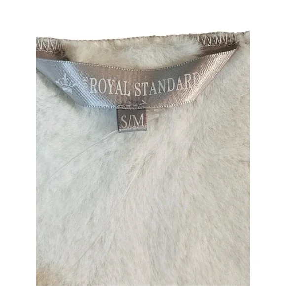 The Royal Standard Larson Oversized Vest, Color Cream and white, Size S/M‎ - Picture 9 of 10